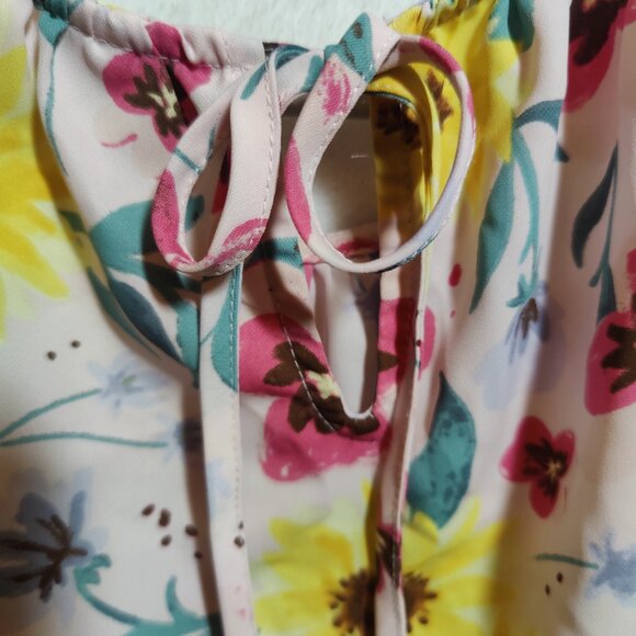 Lauren  Conrad Pink Floral Top with Ruffels - Picture 4 of 4